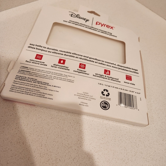 NWT Pyrex Disney Mickey Mouse Sandwich Size Silicone Storage Bag - Picture 2 of 2